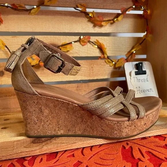 UGG Cork Wedges Size 8 - Picture 2 of 12